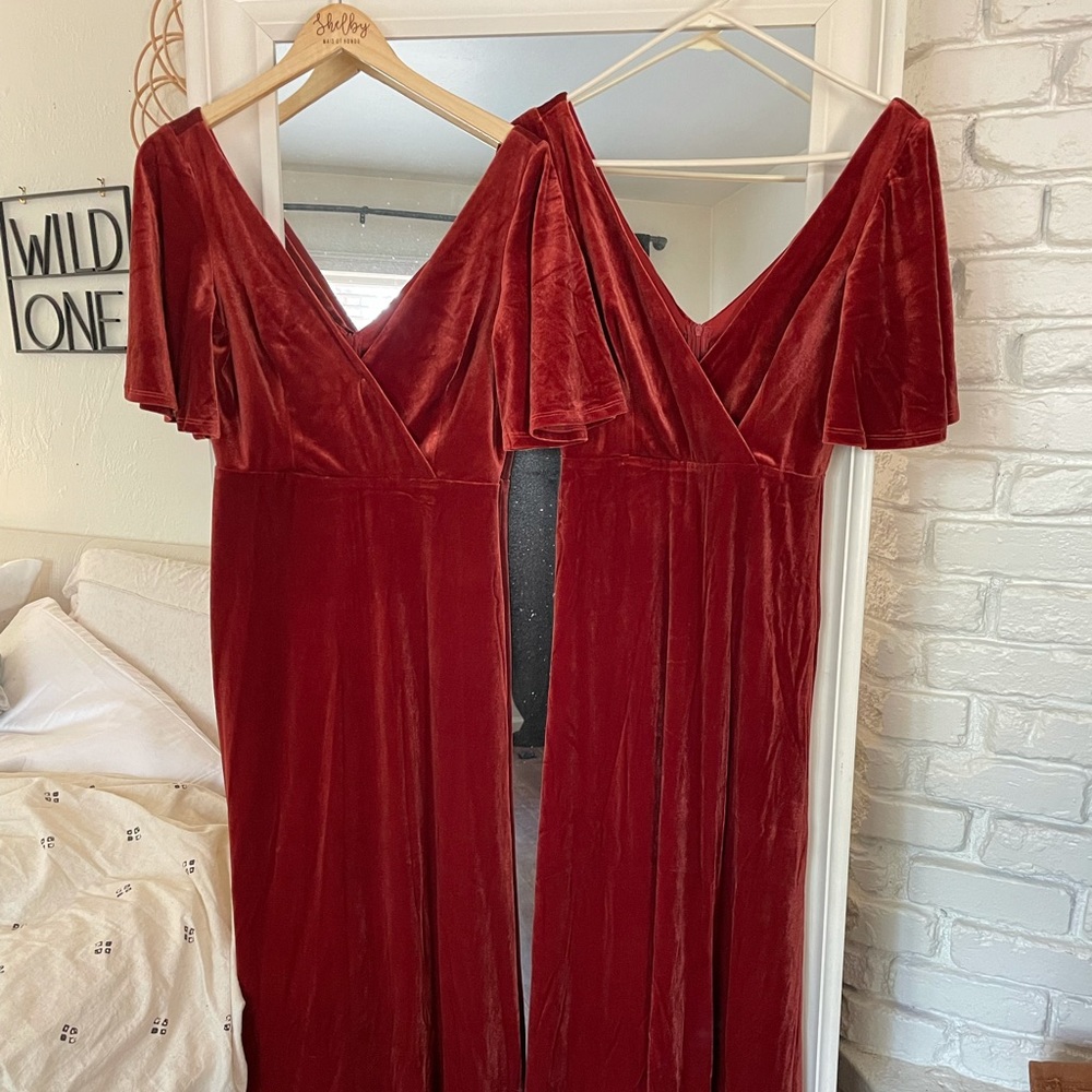 Two velvet bridesmaid dresses size medium (size 6). - Picture 4 of 10